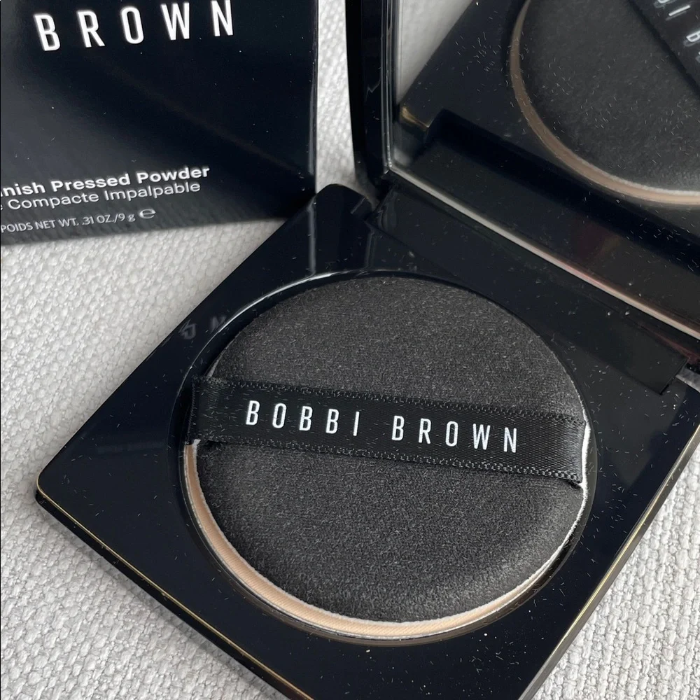 Bobbi Brown Sheer Finish Powder - soft porcelain